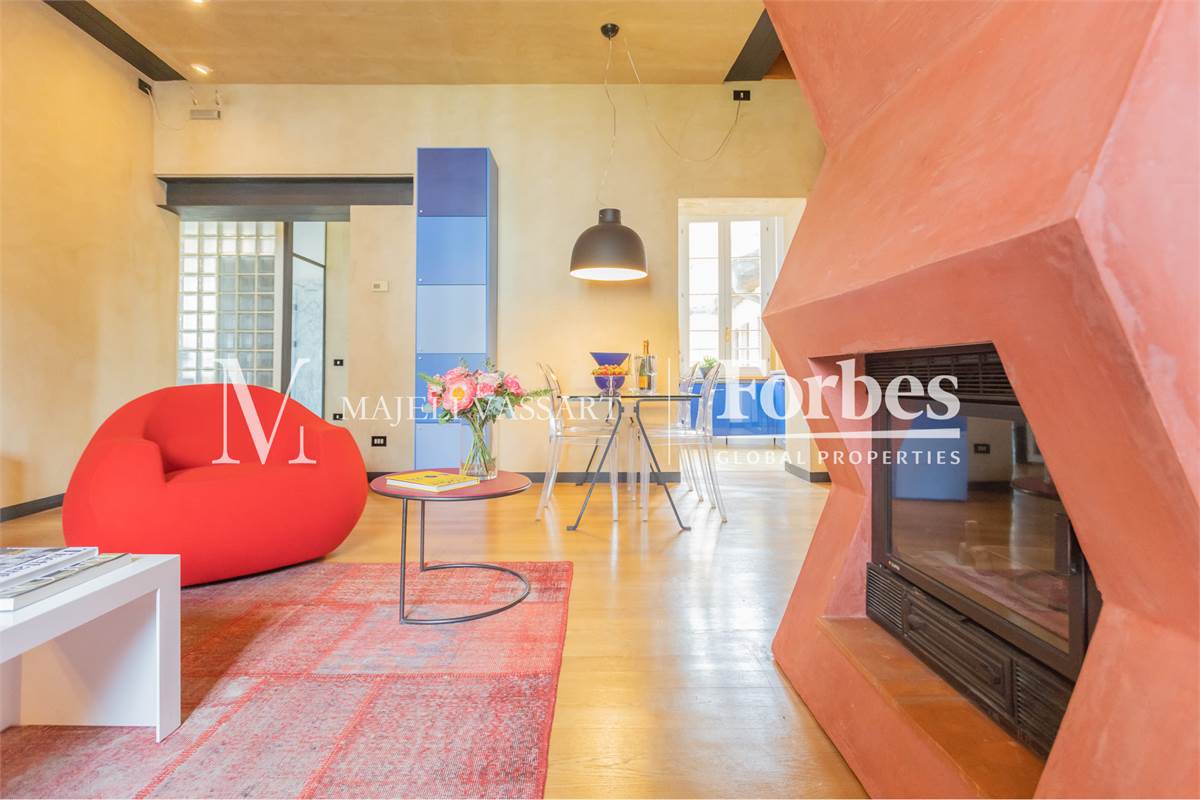 Appartamento ristrutturato con box, centro Como