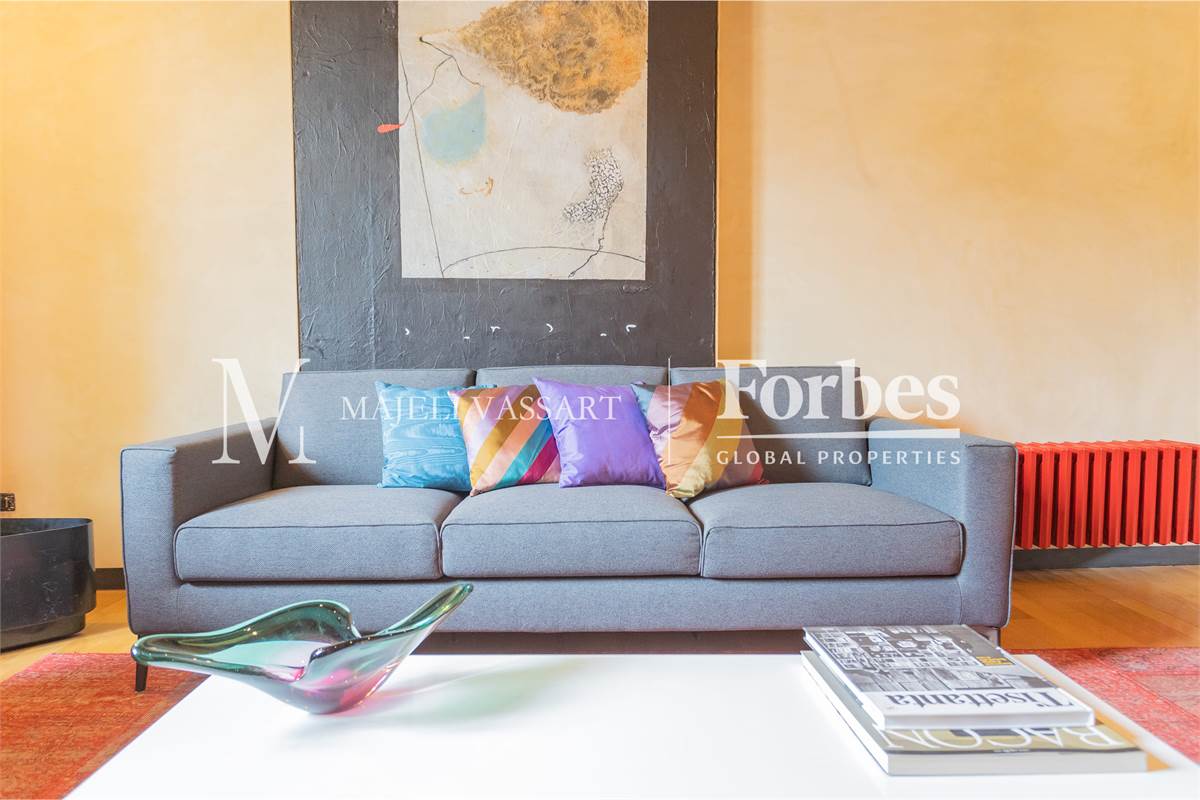 Appartamento ristrutturato con box, centro Como