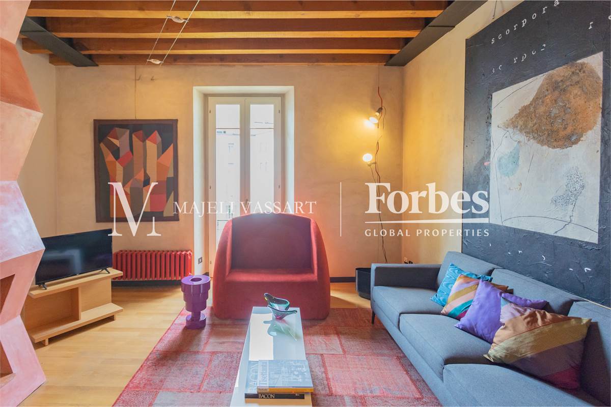 Appartamento ristrutturato con box, centro Como