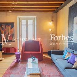 Appartamento ristrutturato con box, centro Como