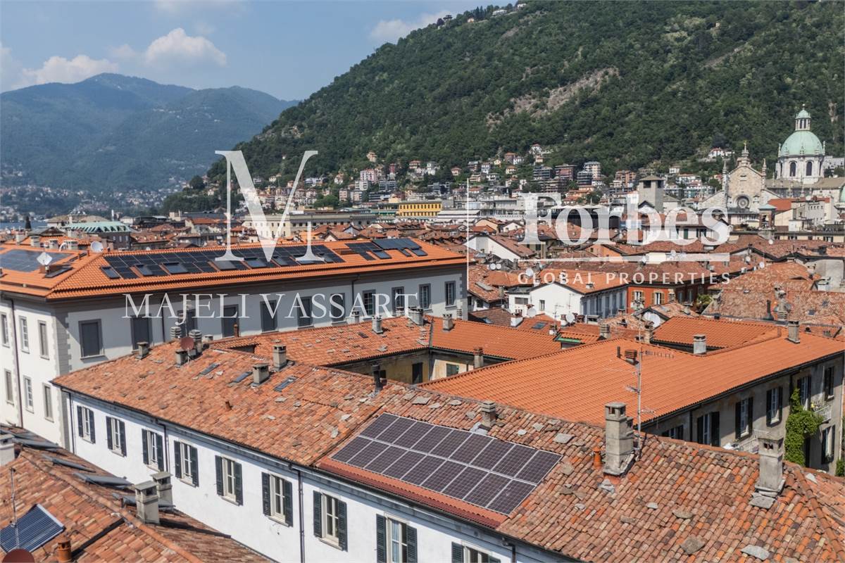 Appartamento con posto auto, centro storico Como 