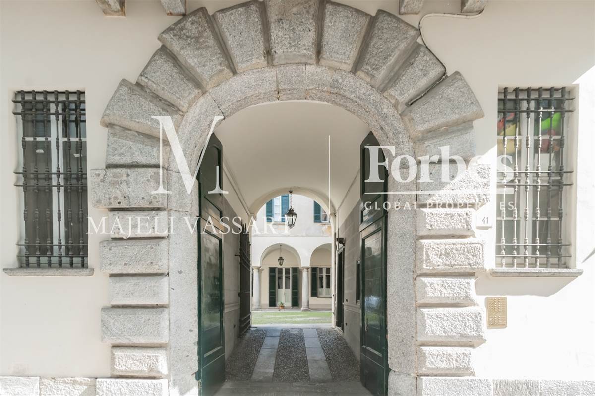 Appartamento con posto auto, centro storico Como 