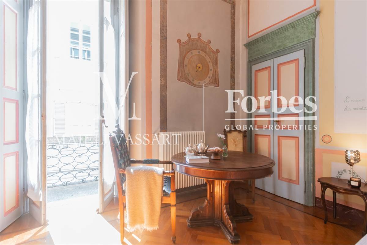 Appartamento con posto auto, centro storico Como 