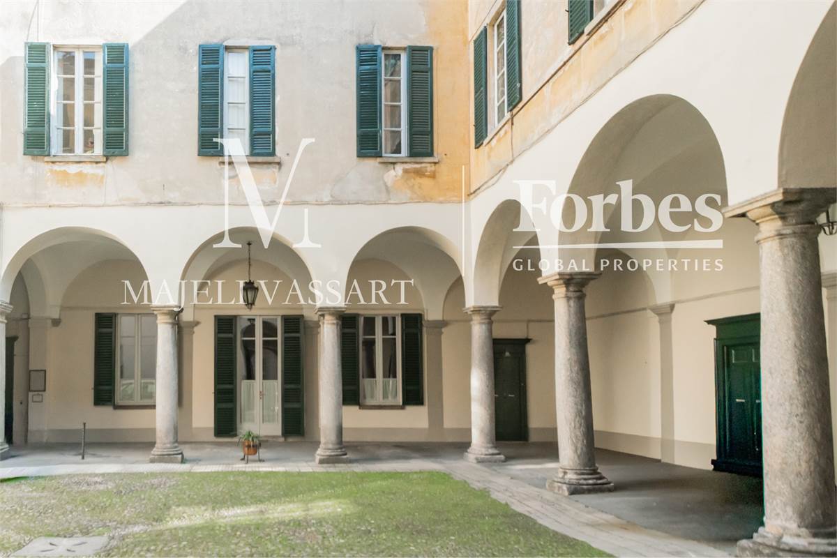 Appartamento con posto auto, centro storico Como 