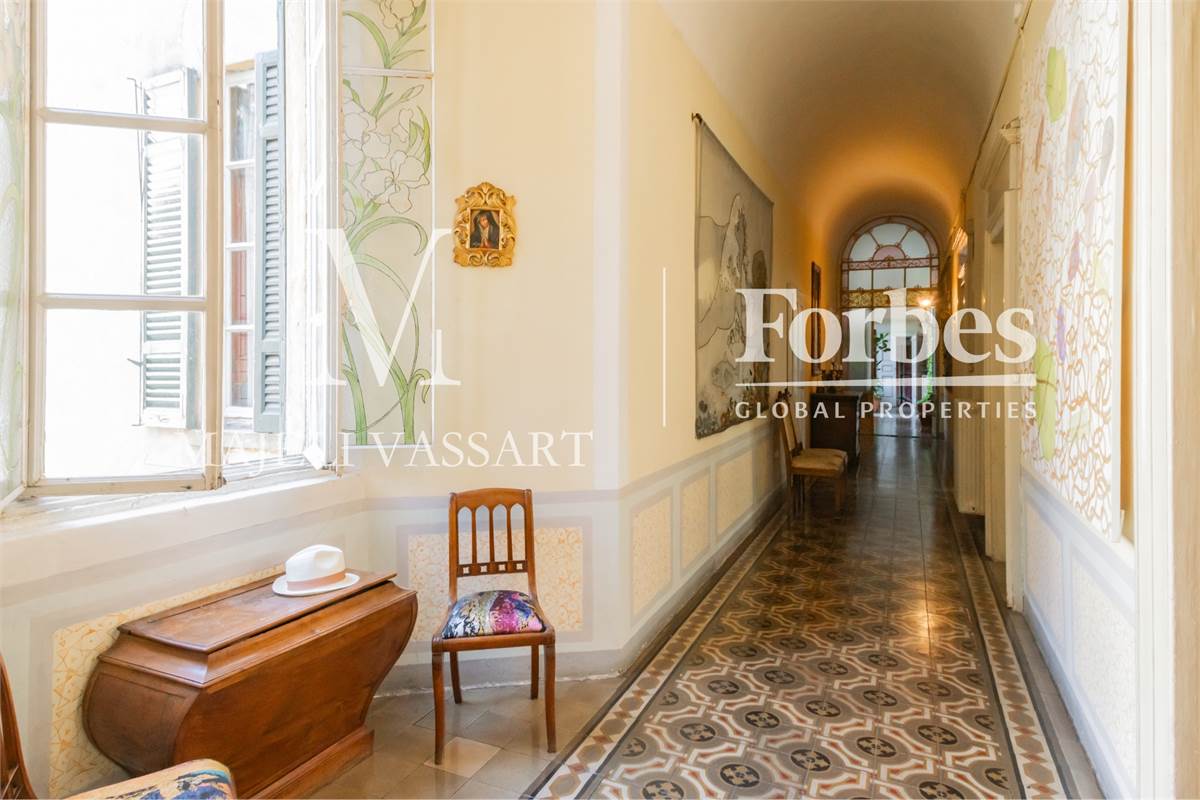 Appartamento con posto auto, centro storico Como 