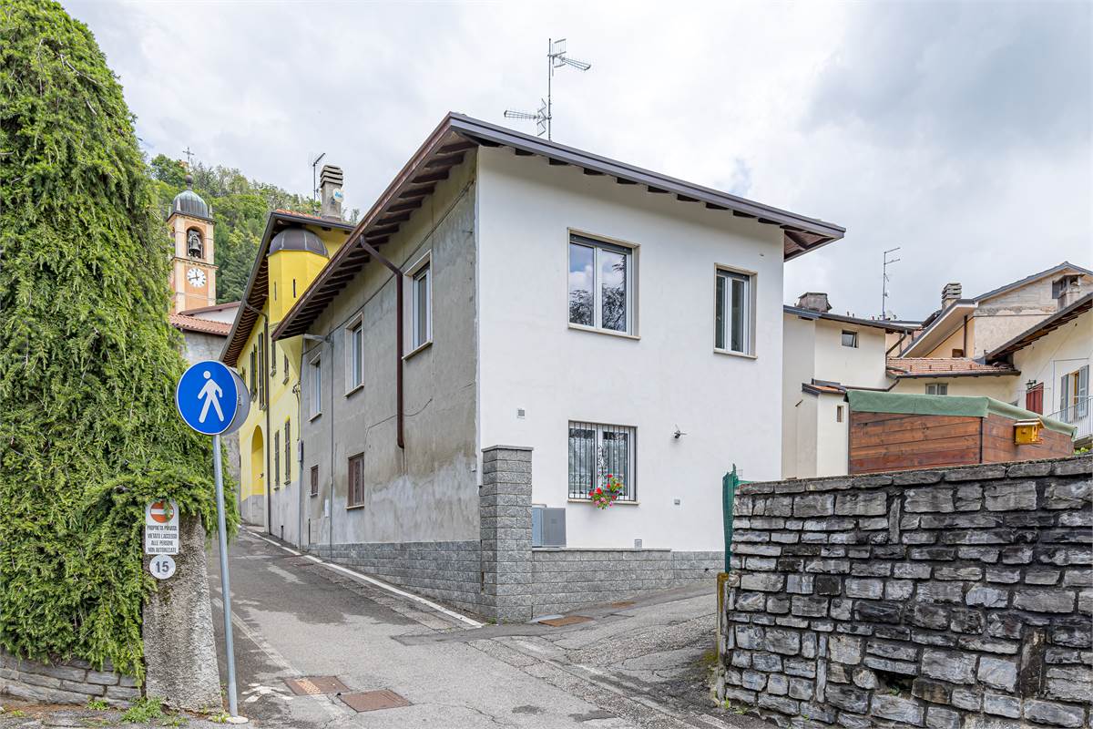 BIZZARONE casa indipendente ristrutturata 