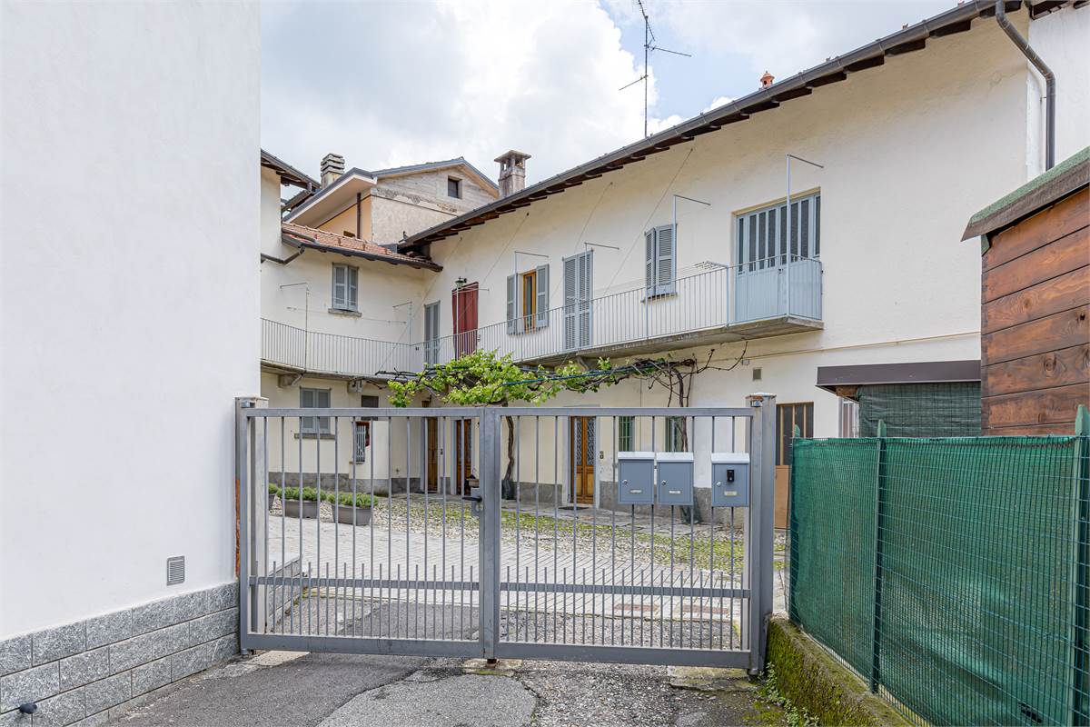 BIZZARONE casa indipendente ristrutturata 