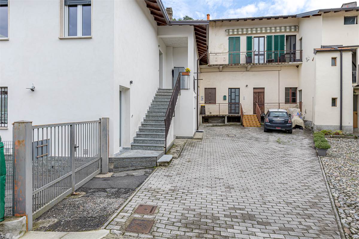 BIZZARONE casa indipendente ristrutturata 