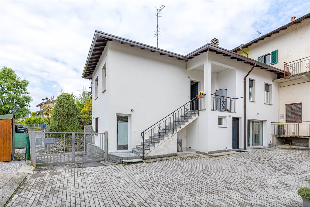 BIZZARONE casa indipendente ristrutturata 