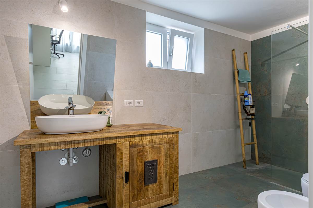 BIZZARONE casa indipendente ristrutturata 