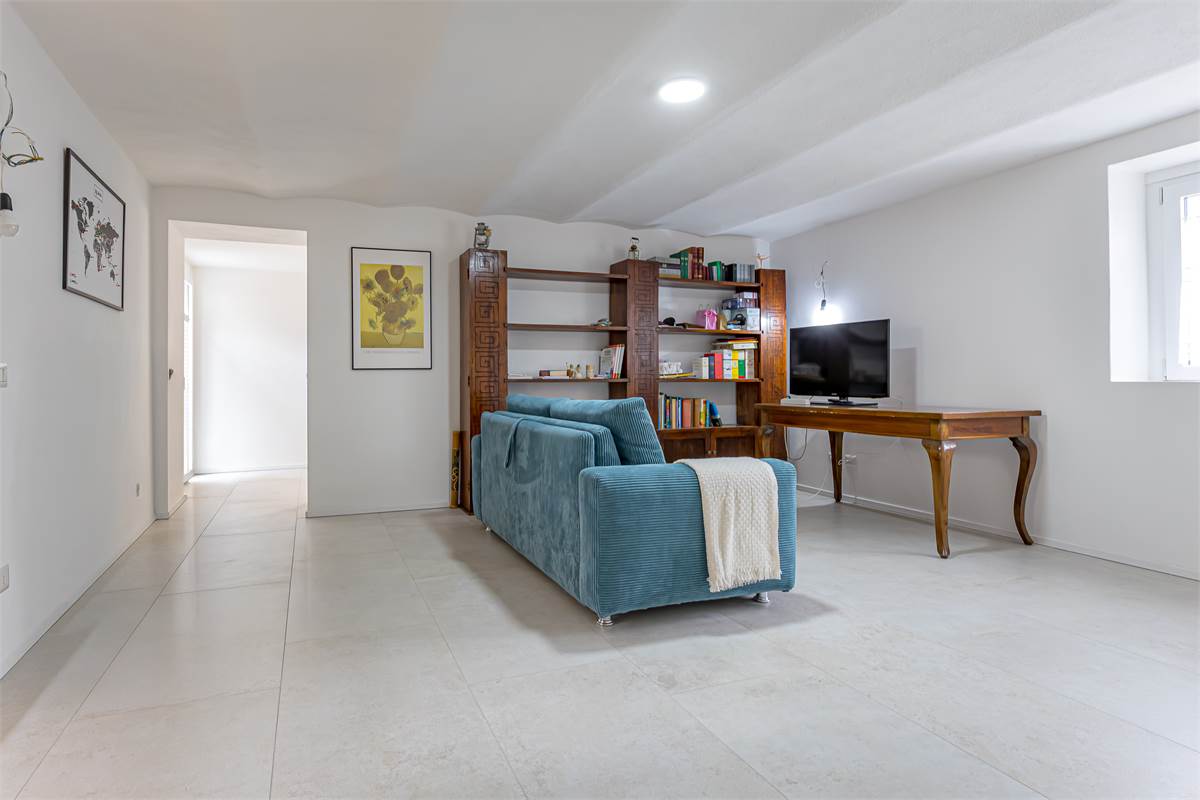 BIZZARONE casa indipendente ristrutturata 