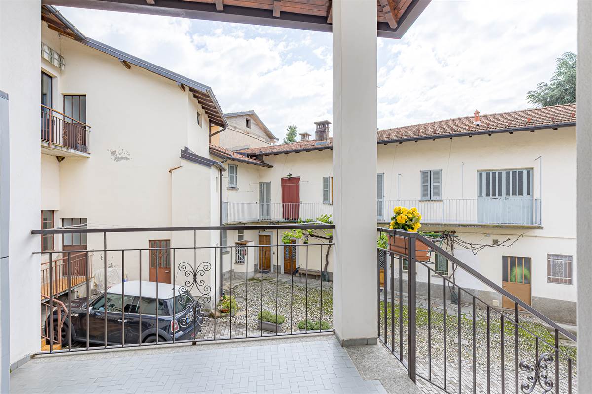 BIZZARONE casa indipendente ristrutturata 