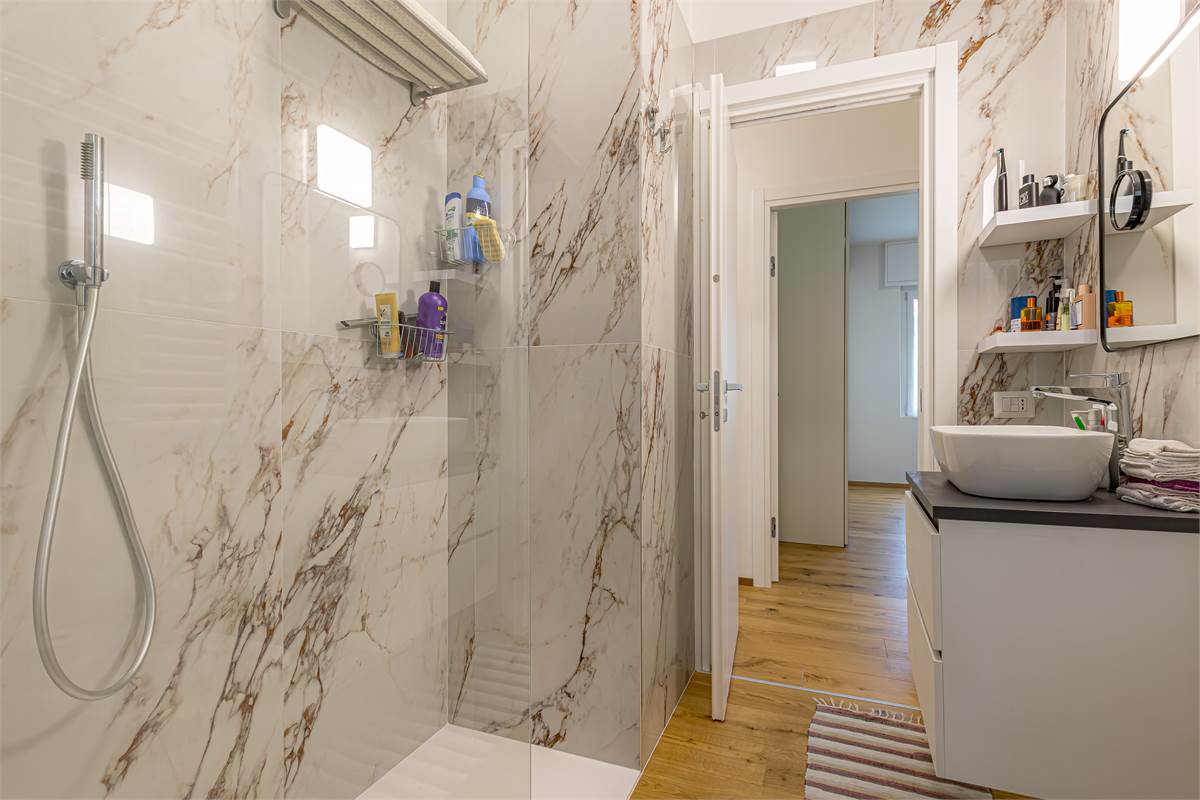 BIZZARONE casa indipendente ristrutturata 