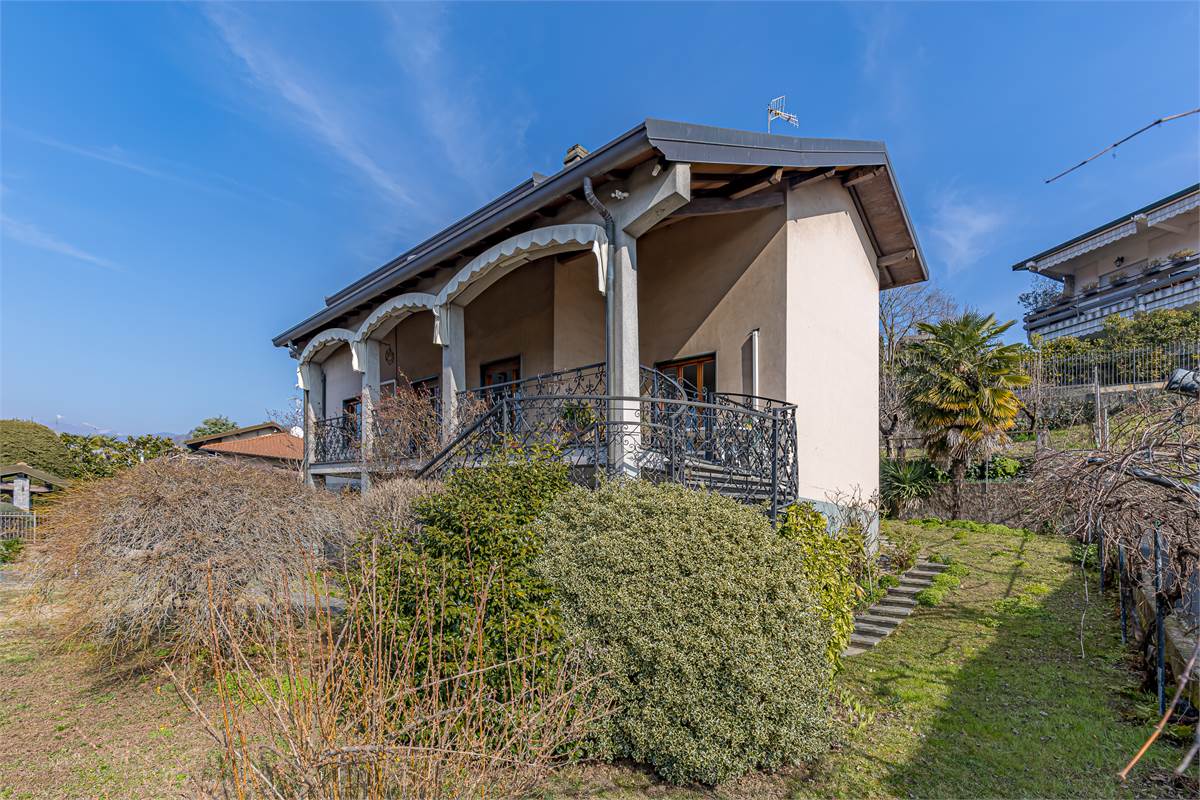 COMO BRECCIA ampia villa singola in vendita