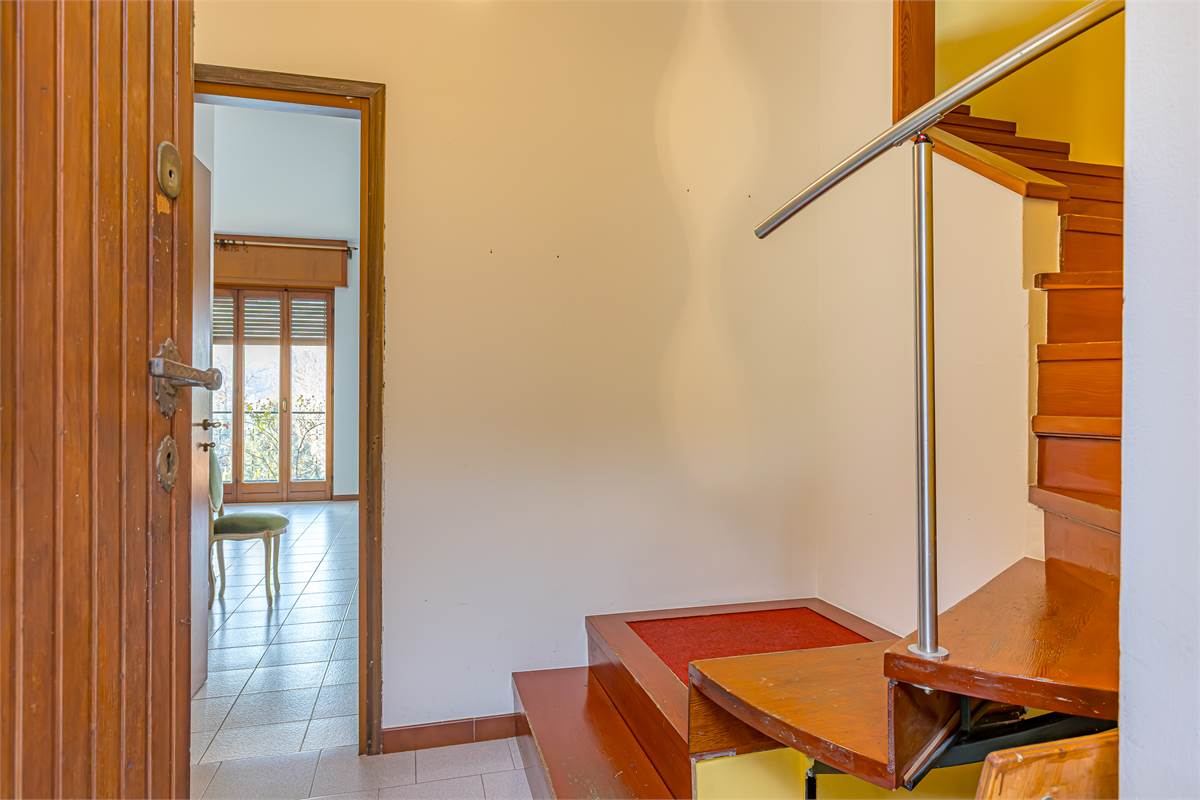 COMO BRECCIA ampia villa singola in vendita