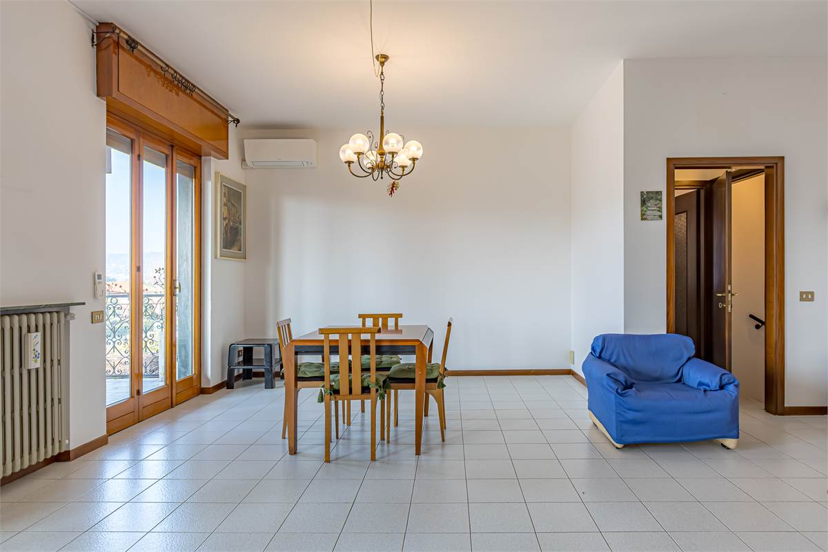 COMO BRECCIA ampia villa singola in vendita