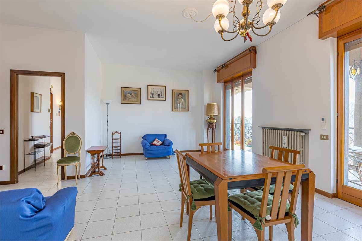 COMO BRECCIA ampia villa singola in vendita