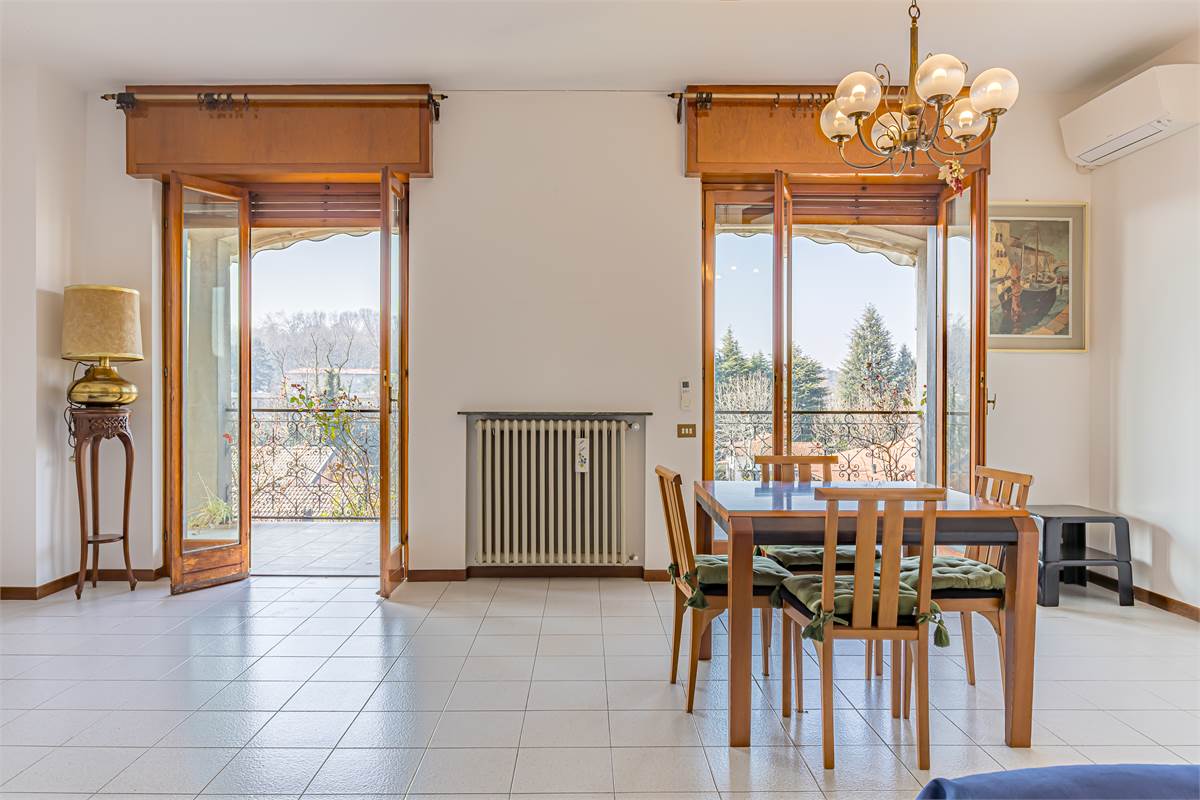 COMO BRECCIA ampia villa singola in vendita