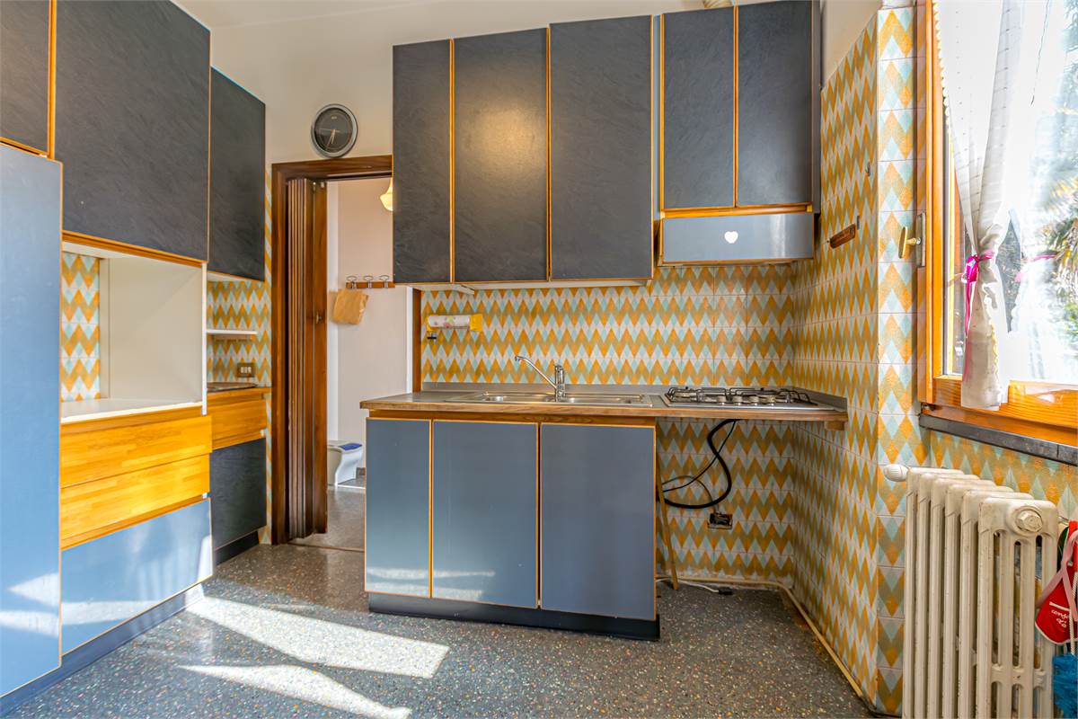COMO BRECCIA ampia villa singola in vendita