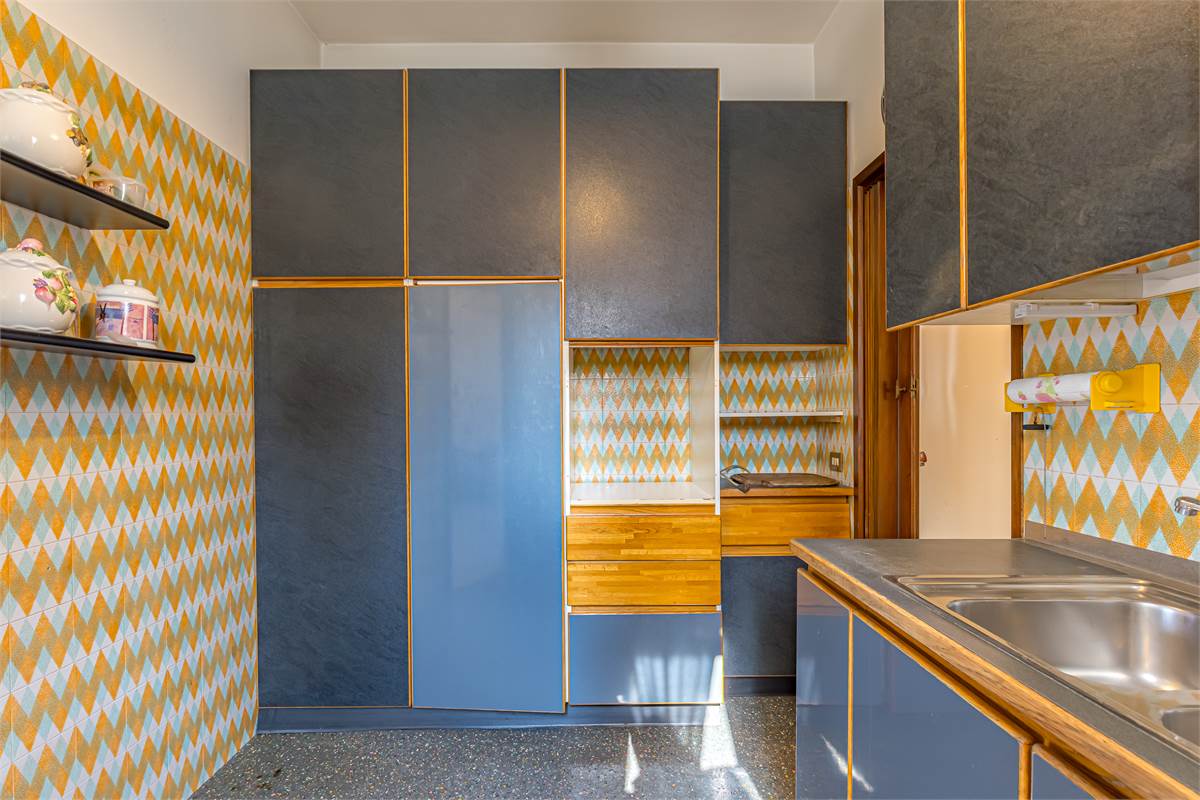 COMO BRECCIA ampia villa singola in vendita