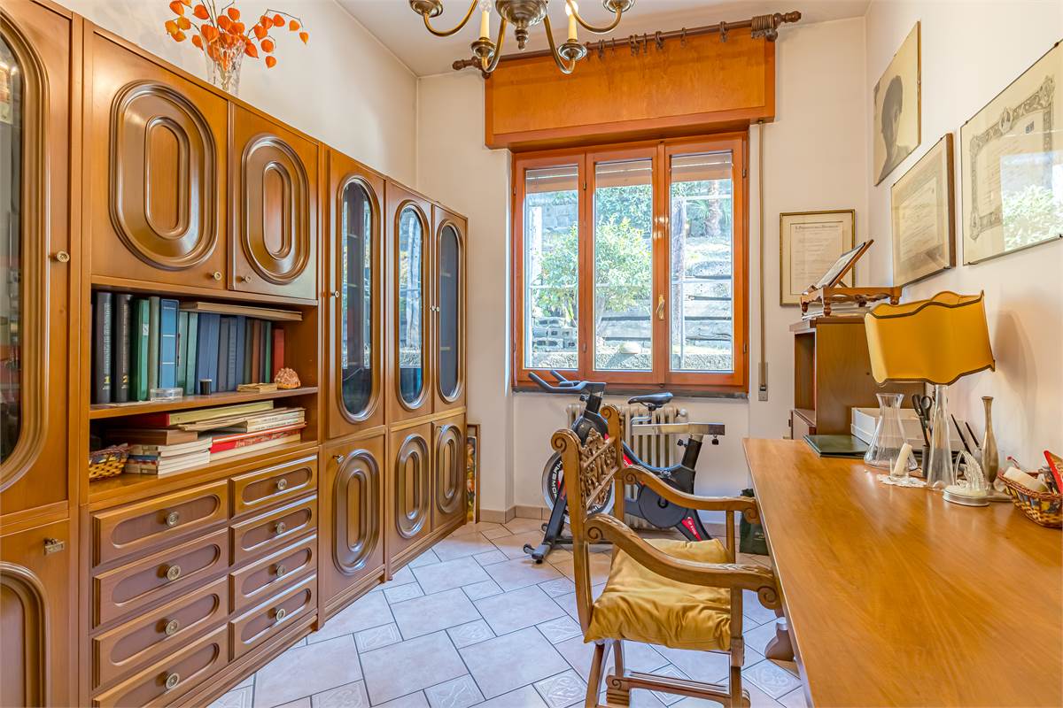COMO BRECCIA ampia villa singola in vendita