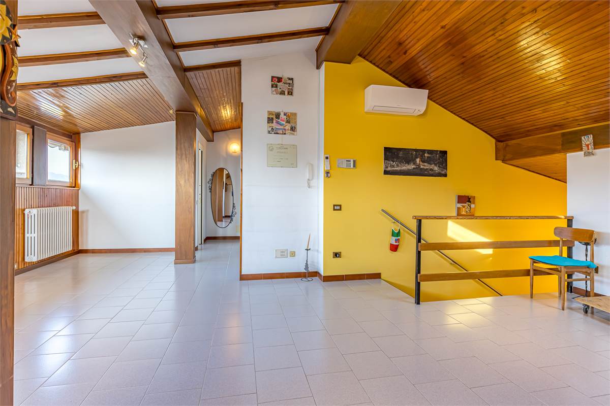 COMO BRECCIA ampia villa singola in vendita