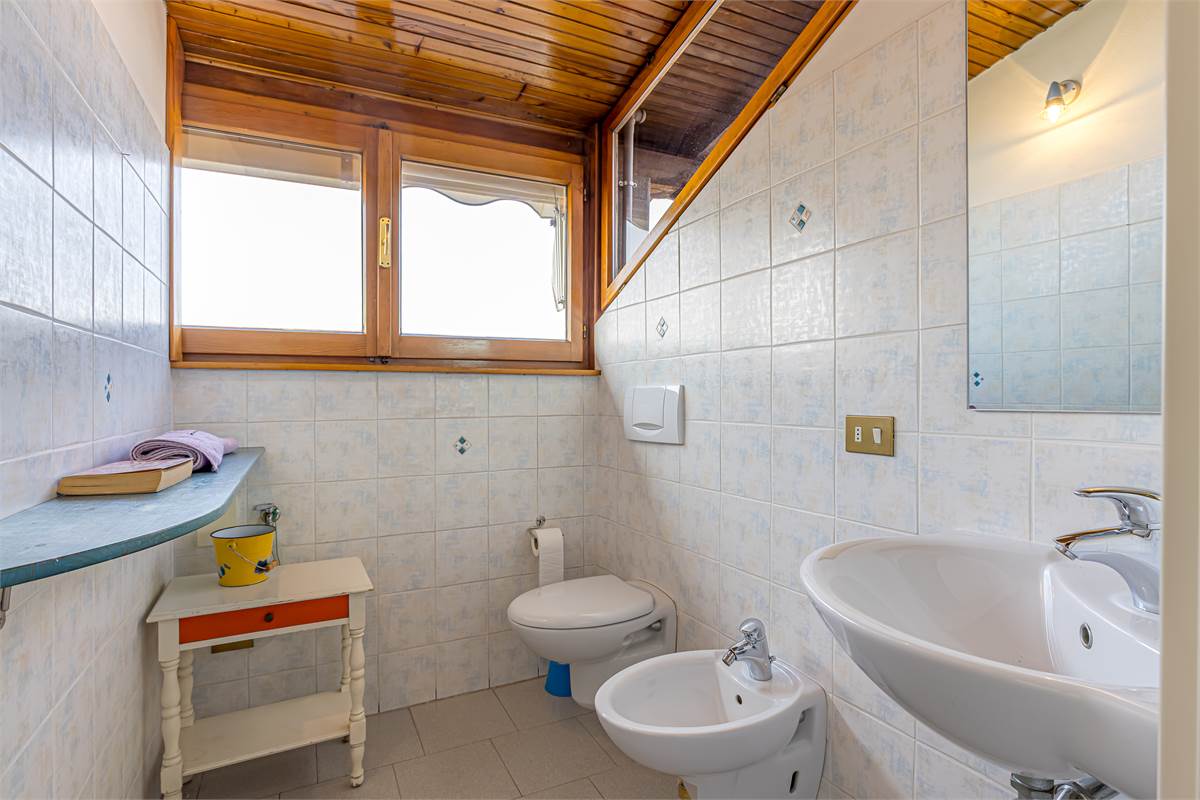 COMO BRECCIA ampia villa singola in vendita