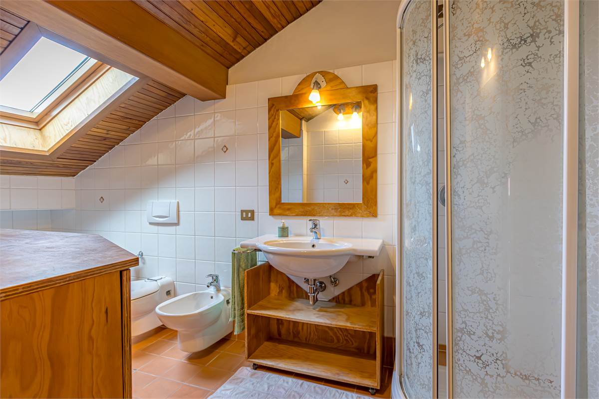 COMO BRECCIA ampia villa singola in vendita