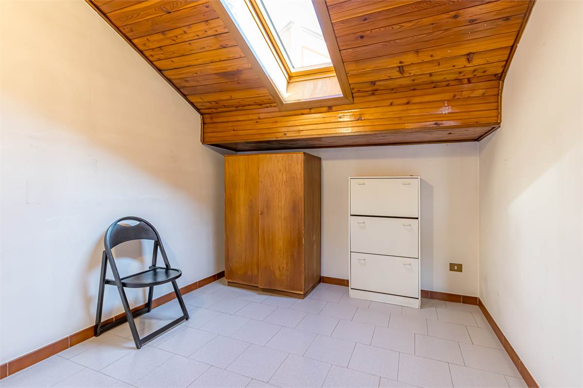 COMO BRECCIA ampia villa singola in vendita