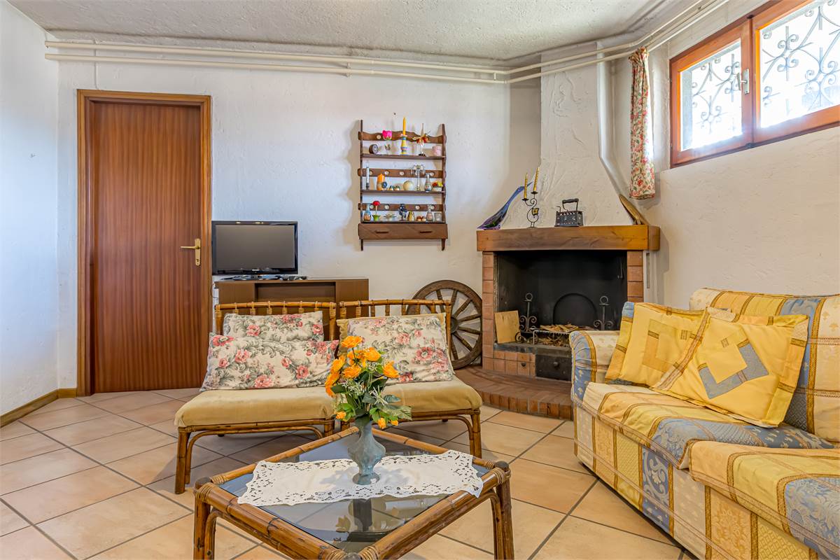 COMO BRECCIA ampia villa singola in vendita