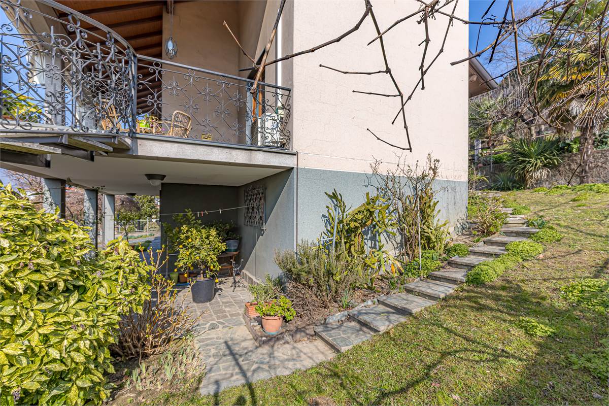 COMO BRECCIA ampia villa singola in vendita