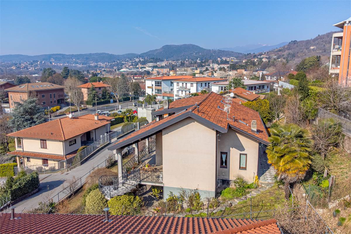 COMO BRECCIA ampia villa singola in vendita