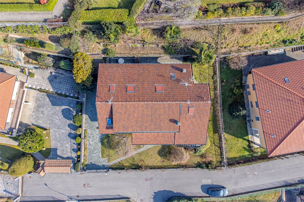 COMO BRECCIA ampia villa singola in vendita