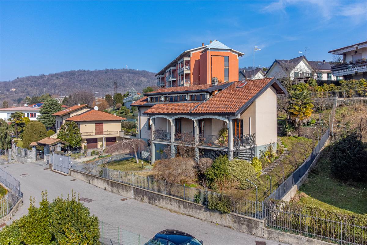 COMO BRECCIA ampia villa singola in vendita