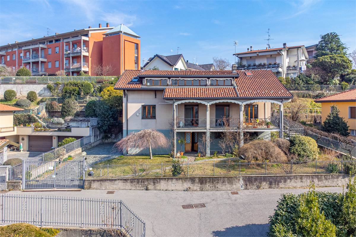 COMO BRECCIA ampia villa singola in vendita