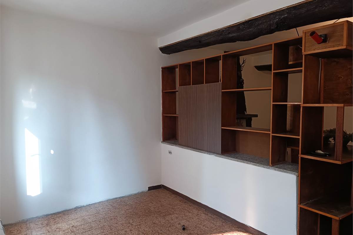 MASLIANICO ampio trilocale con box in vendita