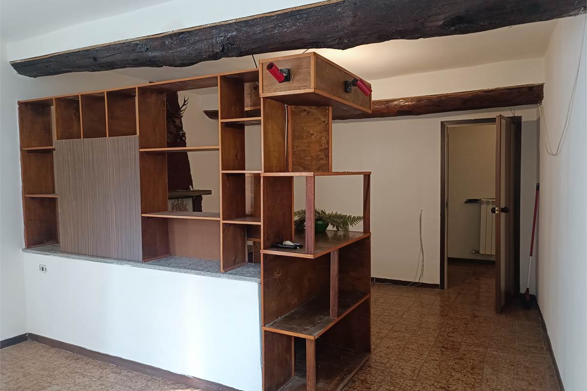 MASLIANICO ampio trilocale con box in vendita
