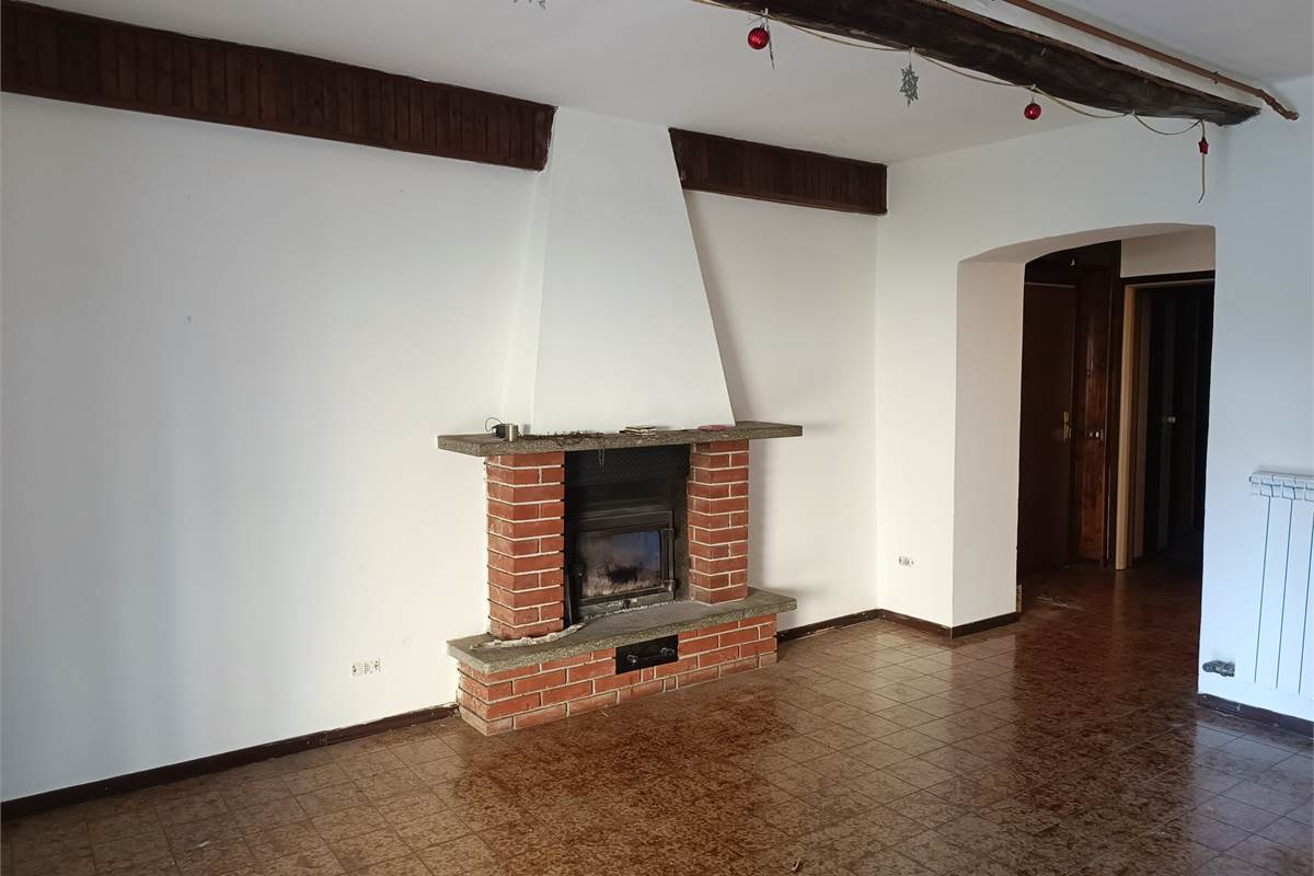 MASLIANICO ampio trilocale con box in vendita
