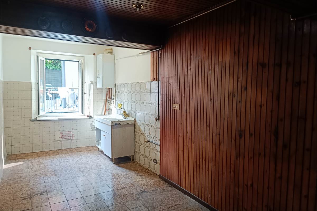 MASLIANICO ampio trilocale con box in vendita