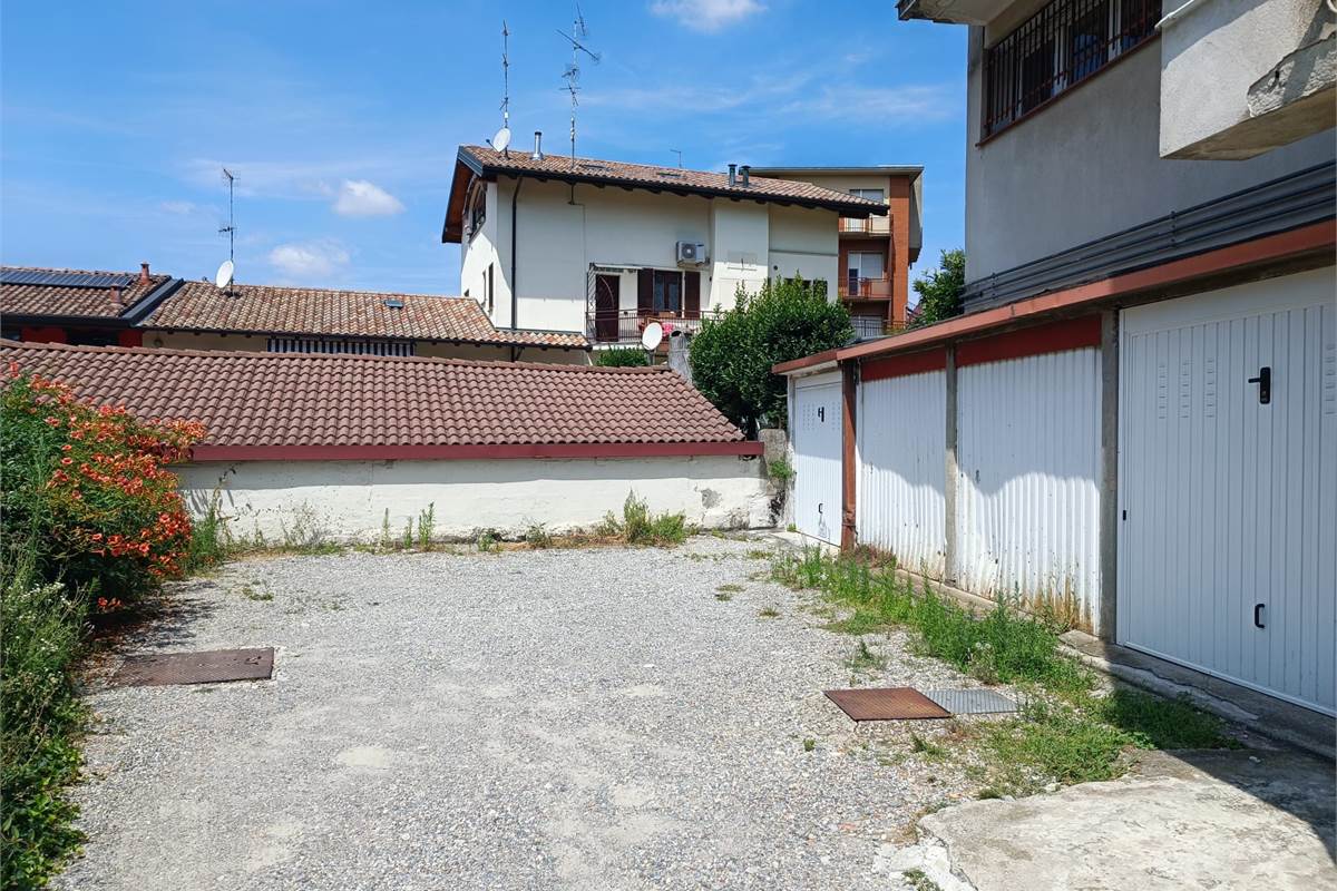 VENDESI  2 BOX - AUTORIMESSA A SAGNINO