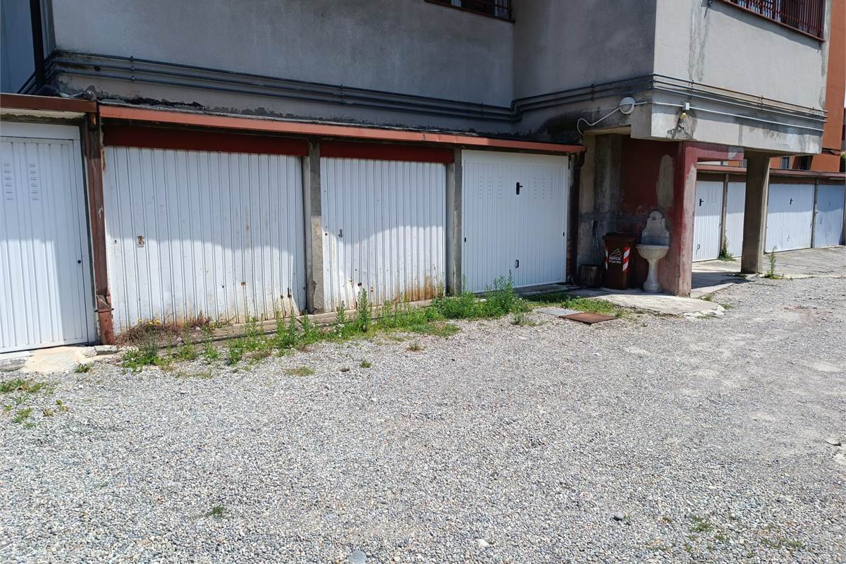 VENDESI  2 BOX - AUTORIMESSA A SAGNINO