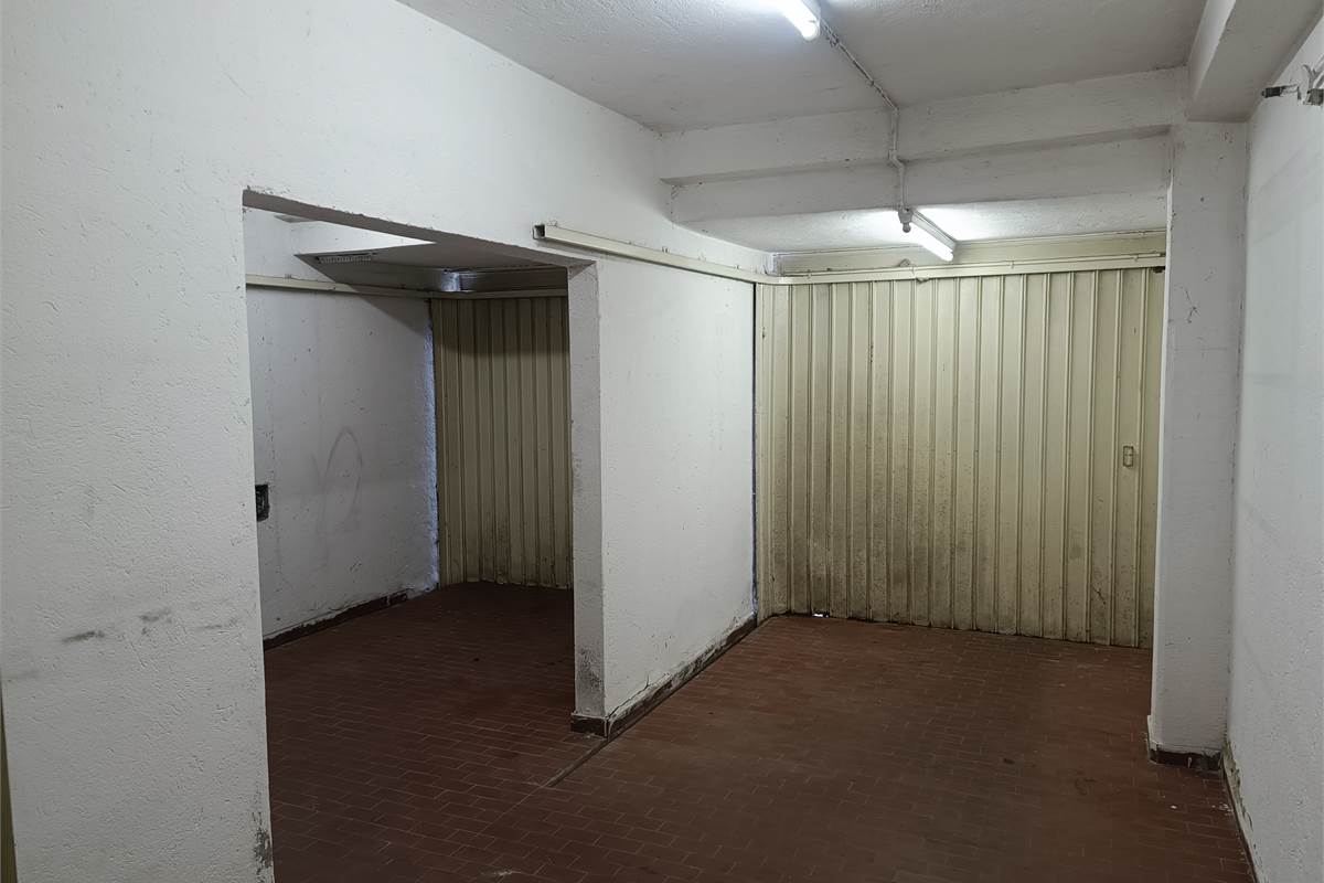 VENDESI  2 BOX - AUTORIMESSA A SAGNINO
