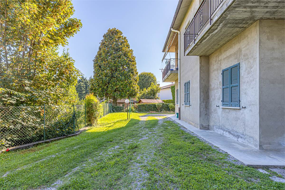 VILLA GUARDIA trilocale in trifamiliare
