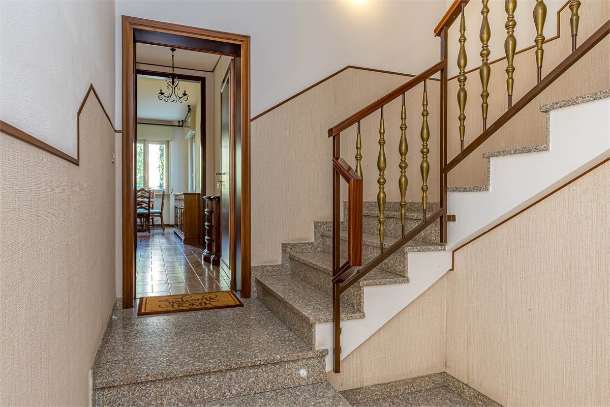 VILLA GUARDIA trilocale in trifamiliare