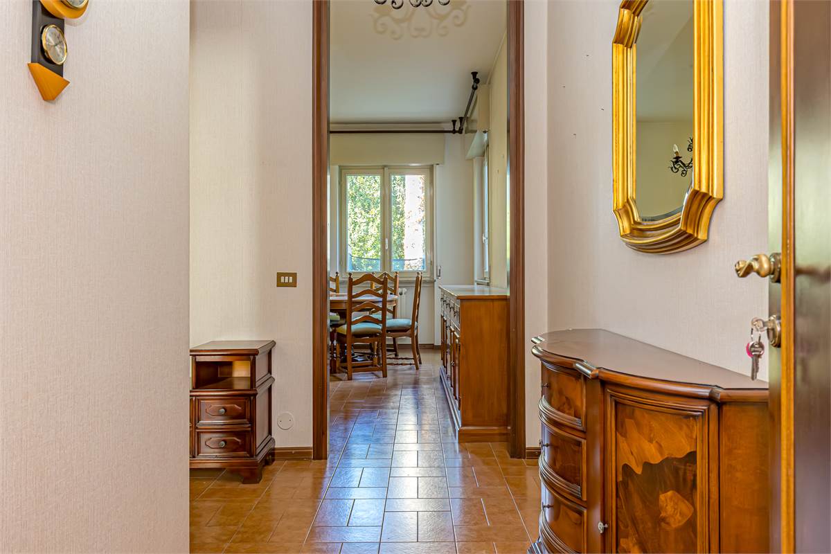 VILLA GUARDIA trilocale in trifamiliare