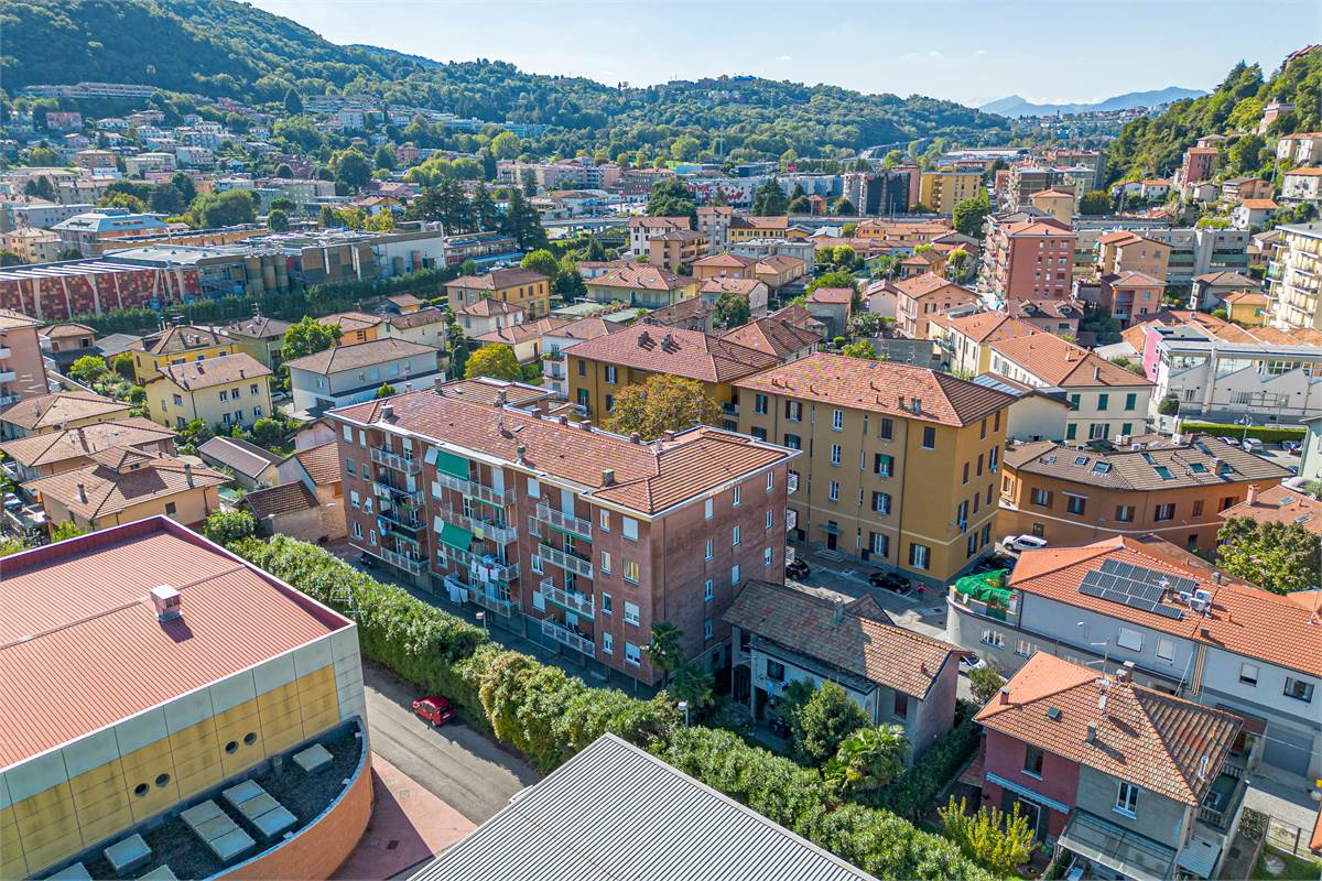 CERNOBBIO CENTRO trilocale con balconi e box