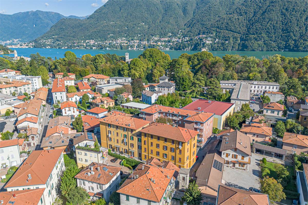 CERNOBBIO CENTRO trilocale con balconi e box