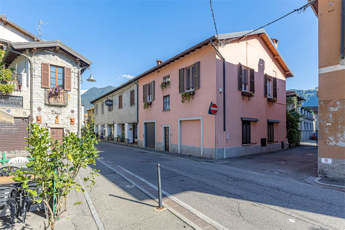 CERNOBBIO CENTRO trilocale con balconi e box