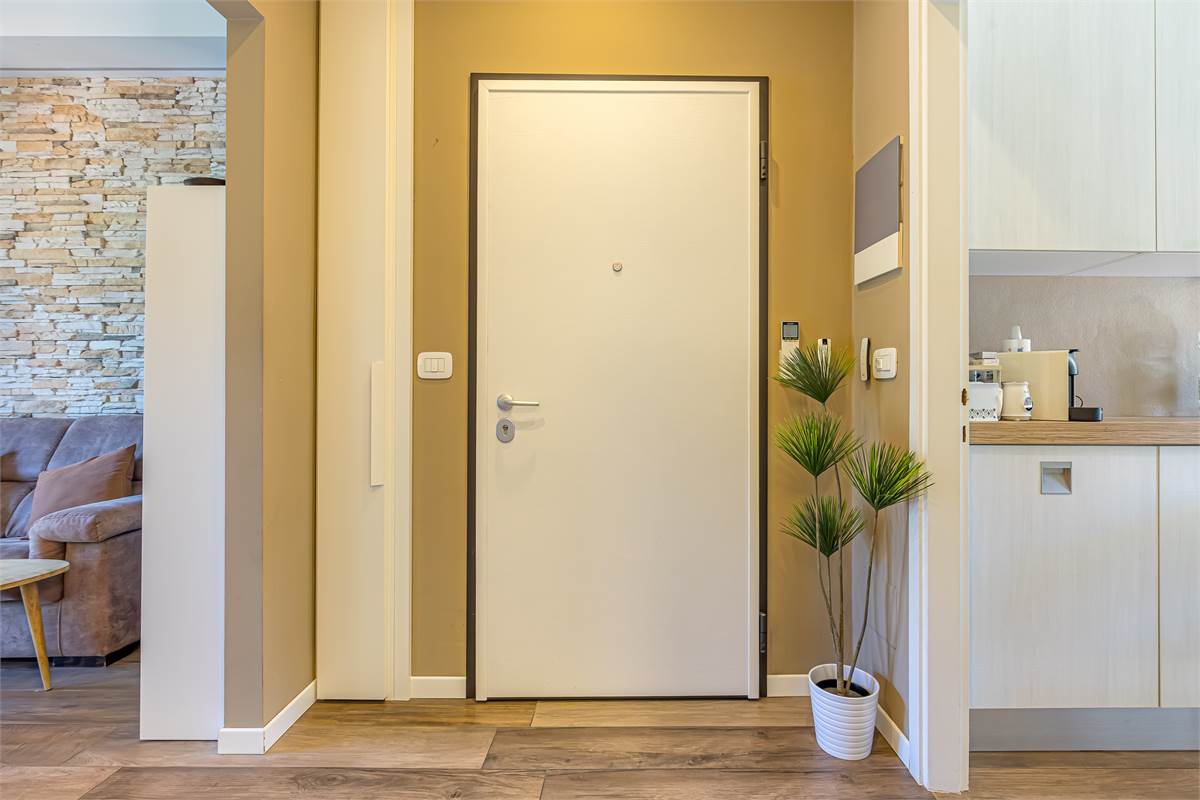 CERNOBBIO CENTRO trilocale con balconi e box