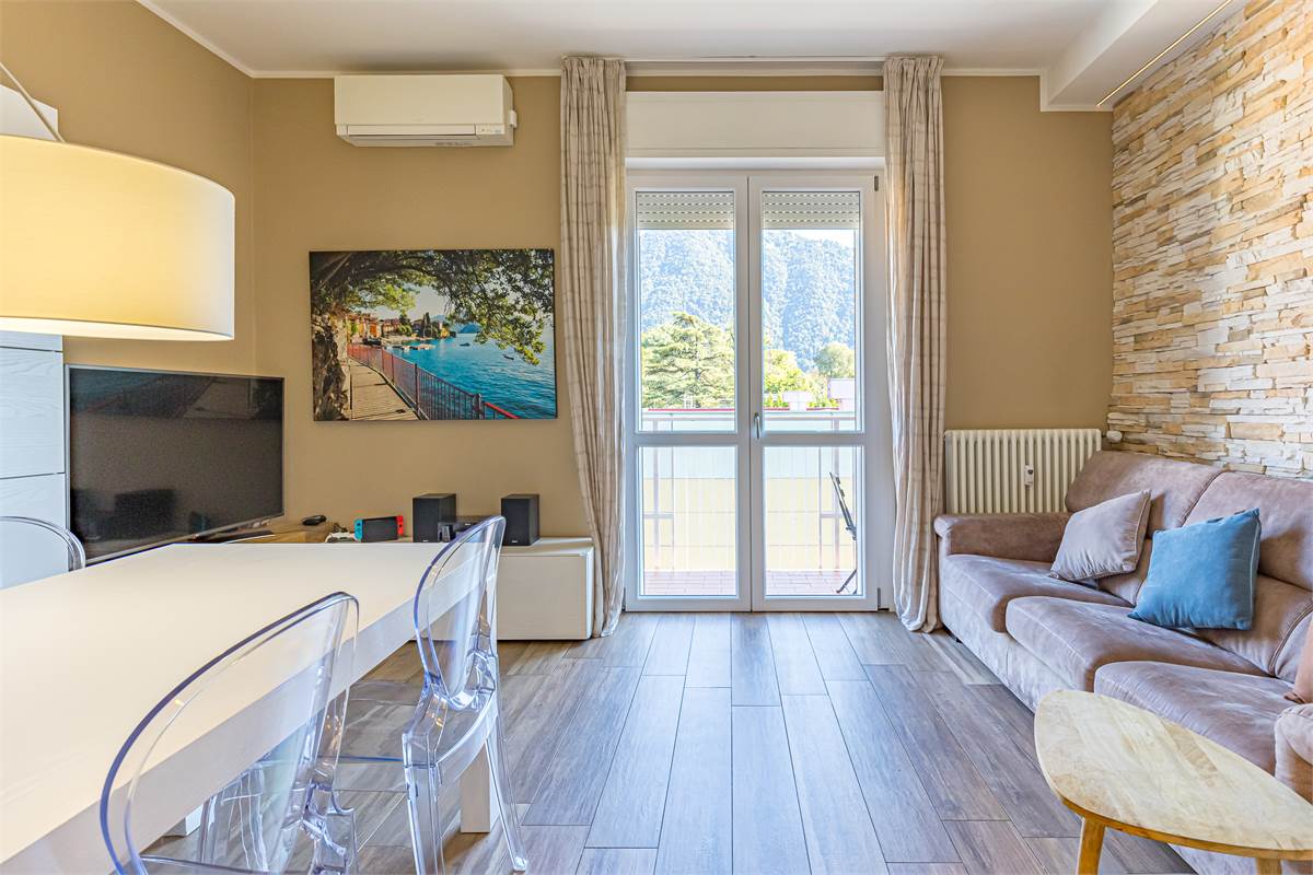 CERNOBBIO CENTRO trilocale con balconi e box